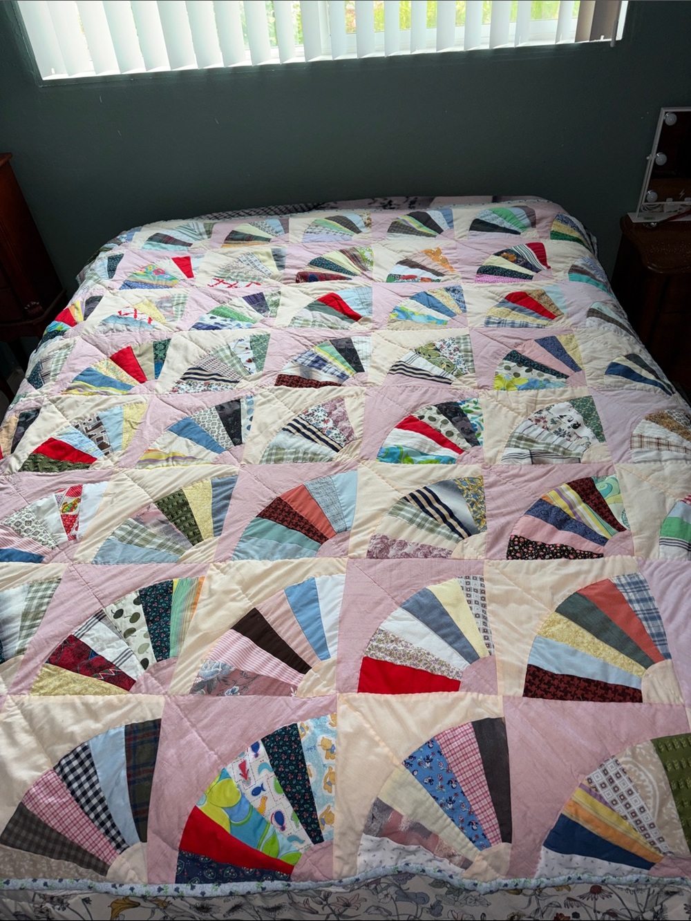Vintage Handmade fan Patchwork Quilt in Pink and Multi-Color